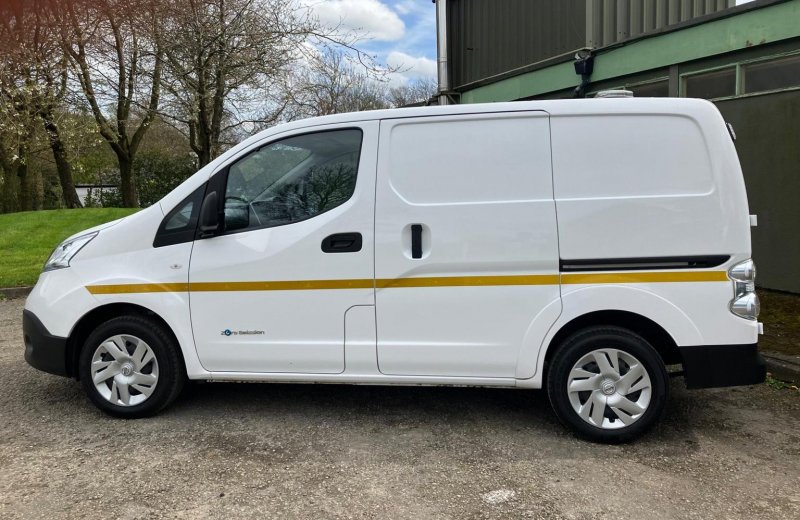 NISSAN E-NV200